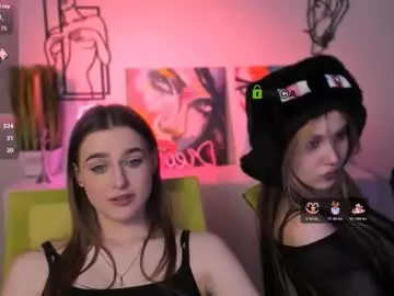 Chaturbate Live Sex Cam of luna_tin
