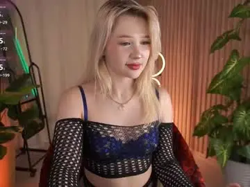 Chaturbate Watch Live Sex Cams of laurawifeness