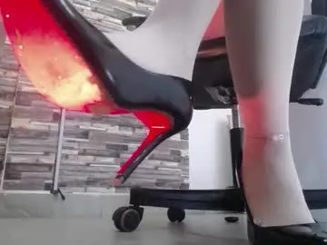 Chaturbate Watch Live Sex Cams of chrissyhotx