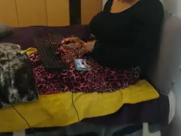 Chaturbate Live Sex Cam of xxxbustybabe27x