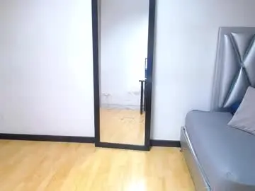 Chaturbate Best live sex cam show of goldenn_ass1