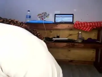 Chaturbate Live Sex Cam of queenkiah