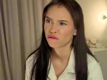 Chaturbate Live Sex Cam of slyshypie