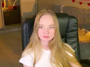 Chaturbate Live Sex Cam of shawty_mia