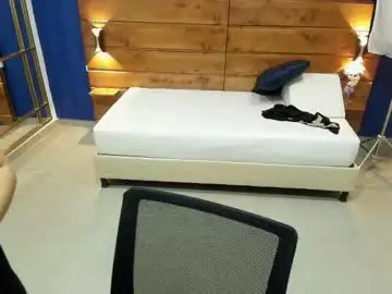 Chaturbate Live Sex Cam of mahia_queen