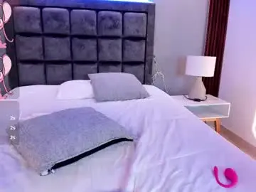 Chaturbate Live Sex Cam of carolinemiller1