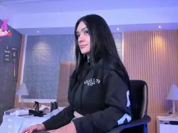 Chaturbate Live Sex Cam of charlotte_whitee1