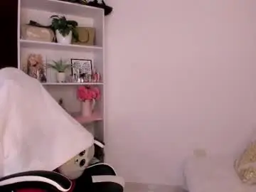 Chaturbate Live Sex Cam of mila_violet