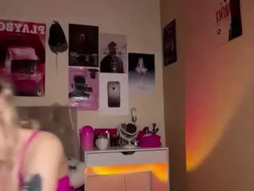 Chaturbate Free Live Porn of emily_cutie_