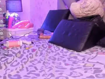 Chaturbate Live Sex Cam of emilyrosee1