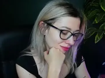 Chaturbate Live Sex Cam of heidi_pleasure