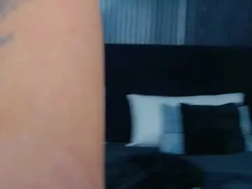 Chaturbate Live Sex Cam of julliamilerrr