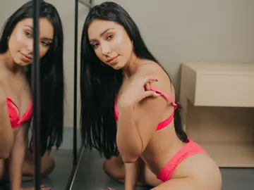 Imlive Nude Webcam of LauraSquirter_