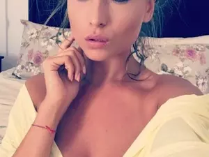 Myfreecams Private Sex Chat of Carollyne_