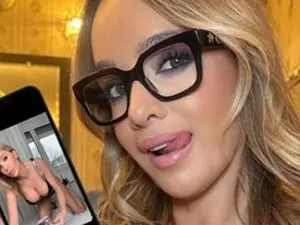 Streamate Adult Webcams of VIRGINIECAPRICE