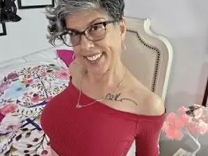 Streamate Adult Webcam of IzzyOnCam