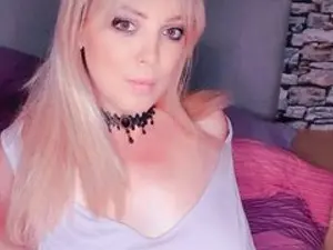 Streamate Watch Live Sex Cams of CurvyCourtneyUK