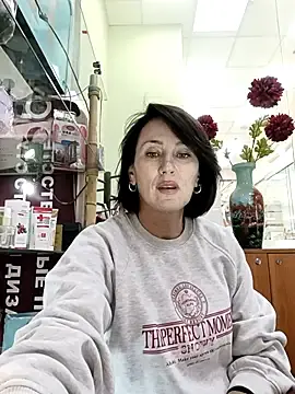 Stripchat Live Sex Cam of Luna_7777