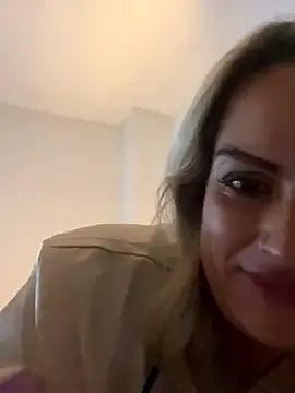 Stripchat Live Sex Cam of Seductive-SkyeXXX