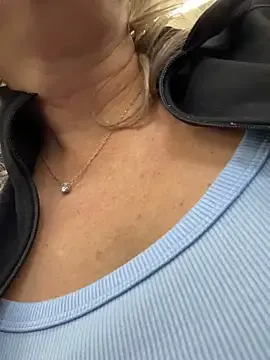 Stripchat Live Sex of Cherry-red-xo