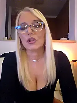 Stripchat Adult Webcam of kikkastar