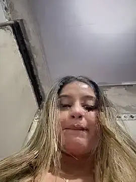 Stripchat Free Live Porn of lunablossom_