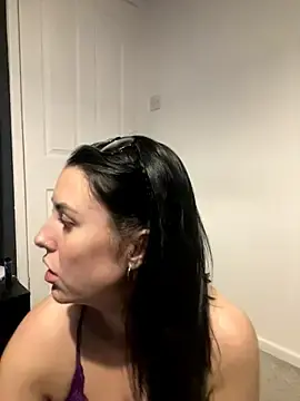 Stripchat Live Sex Cam of xCharlie_MILFx