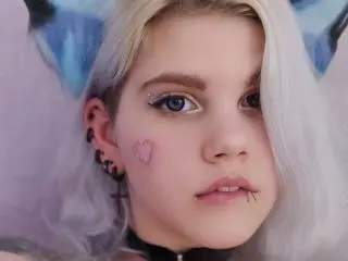 Xlovecam Free Porn Cam of JoannLowe