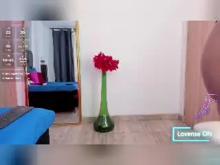 Xlovecam Sex Chat of MiaRobertsMilf