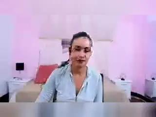 Xlovecam Live Sex Cam of SophieJones69