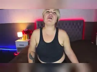 Xlovecam Free Porn Cam of CurlyDreams